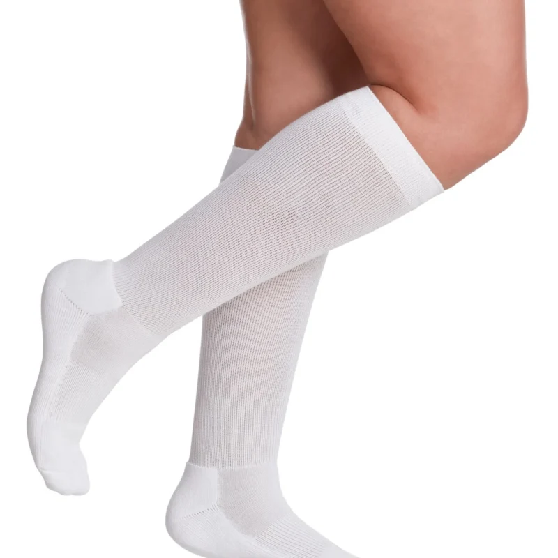 sigvaris women's cushioned cotton calf length socks white